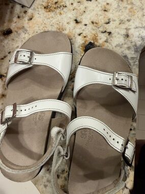 SAS Women's Buckle Strap Sandals in white
